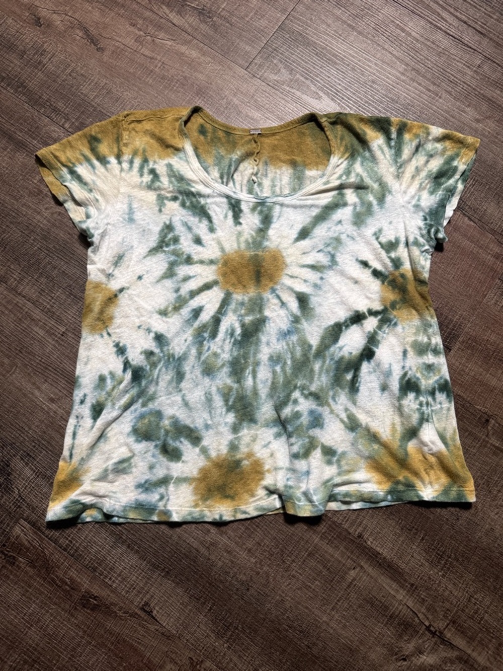 Women's Short Sleeve Tie-Dye Tee in Green & Mustard